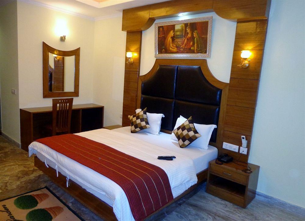 Hotel Castle Blue Neu-Delhi Exterior foto