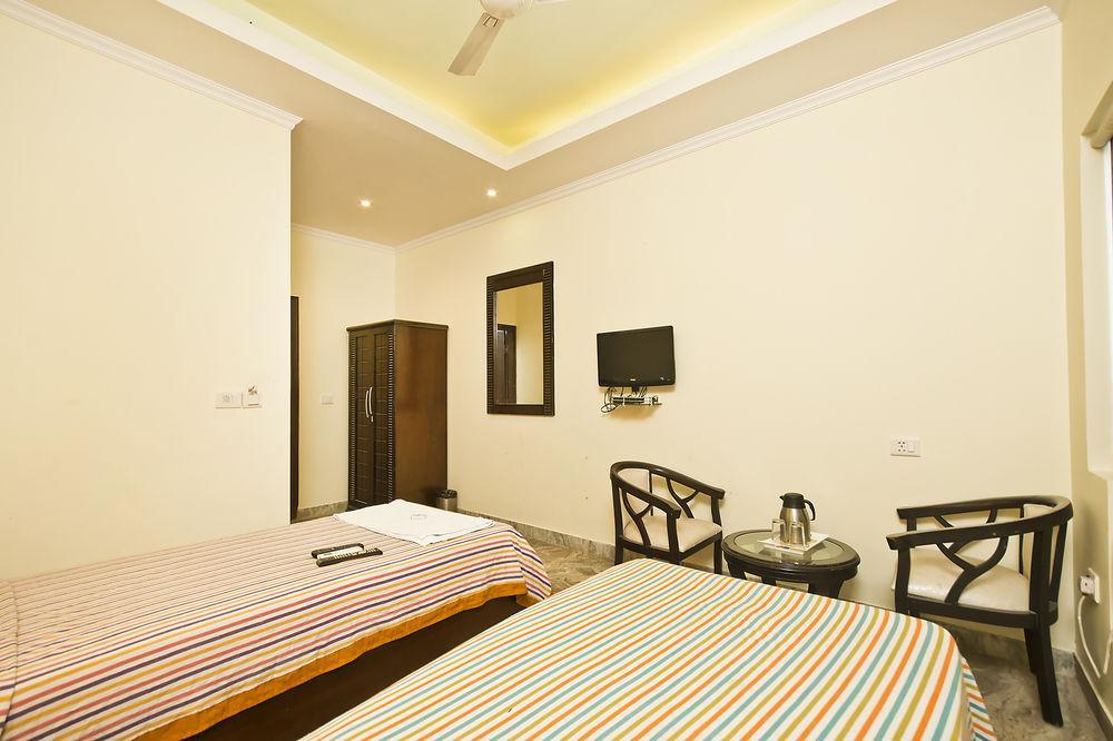 Hotel Castle Blue Neu-Delhi Exterior foto