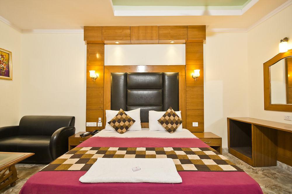 Hotel Castle Blue Neu-Delhi Exterior foto