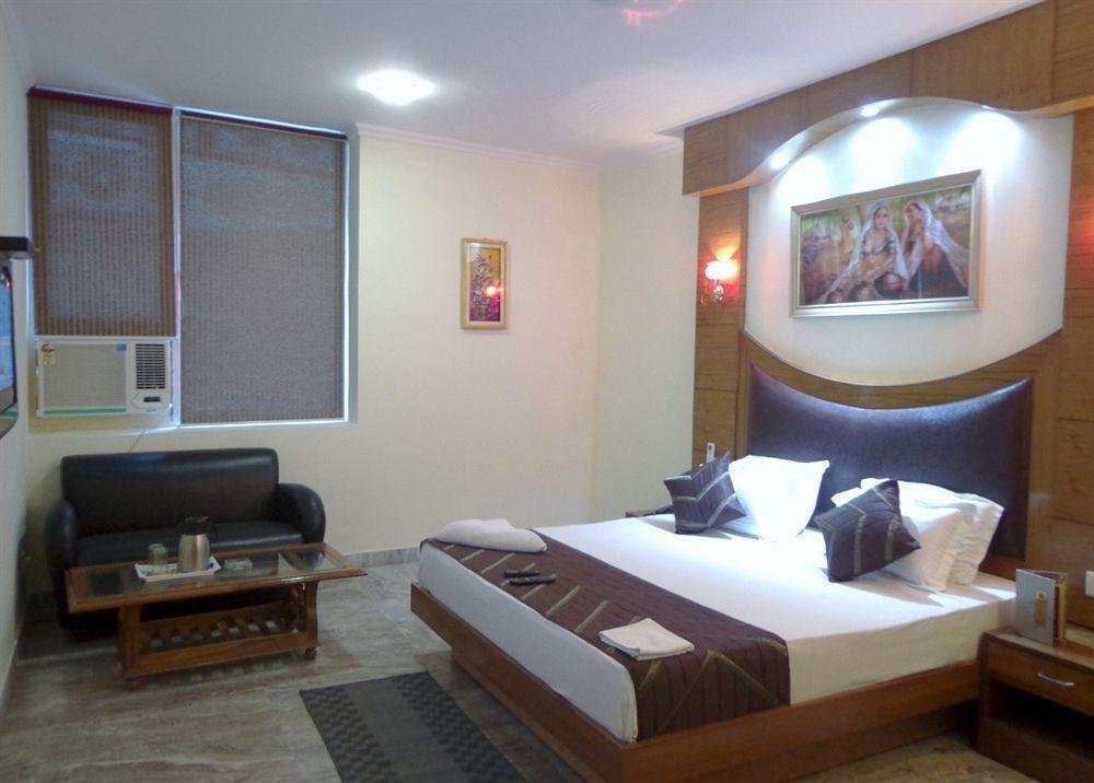Hotel Castle Blue Neu-Delhi Exterior foto