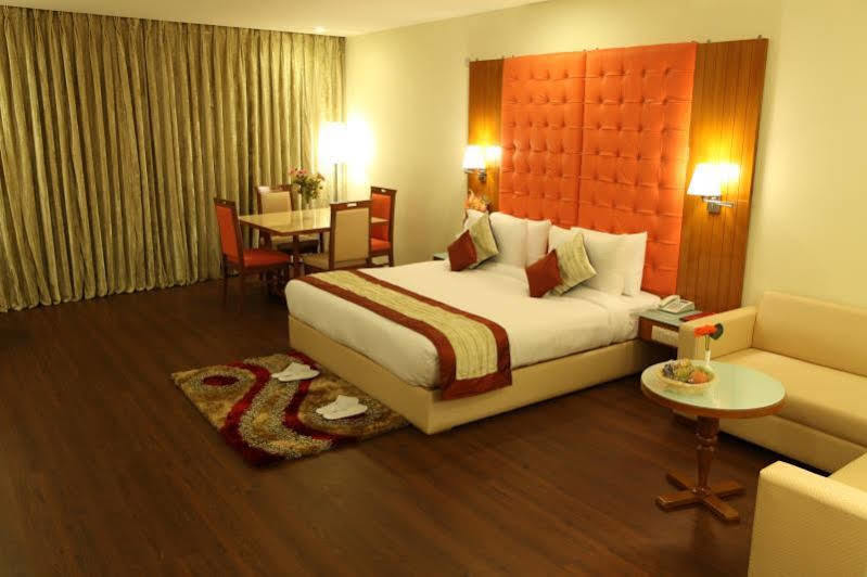 Hotel Castle Blue Neu-Delhi Exterior foto